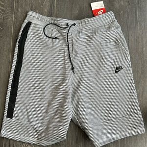 Mens nike tech shorts Large